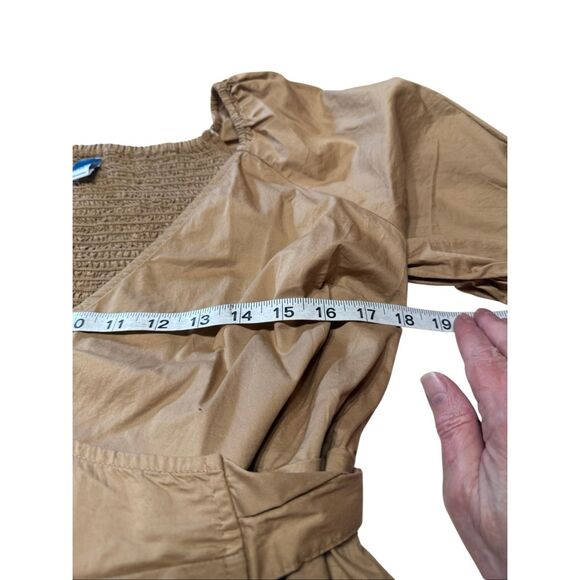 Old navy Low V Wrap Blouse Camel Sz M NWOT - Picture 5 of 6